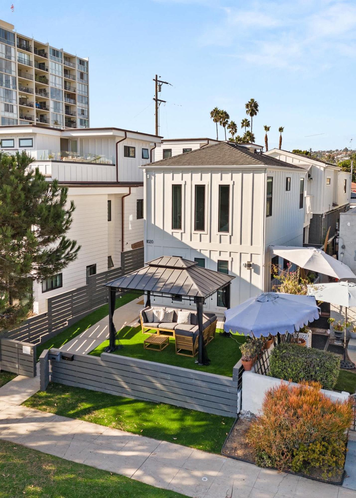 Brand New Coastal Contemporary In Pacific *